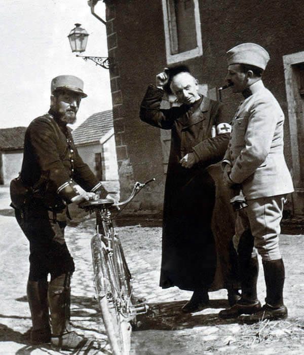 Anizan com os soldados franceses